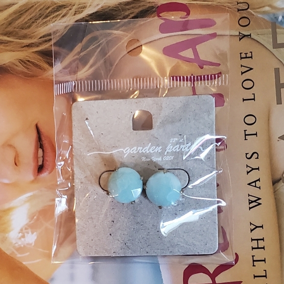 ๐ FINAL MARKDOWN - Milky Light Blue Stone Earrings ๐ - Picture 1 of 6